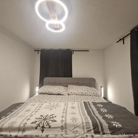 Fewo's Und Apartment's Blaues Haus Давос