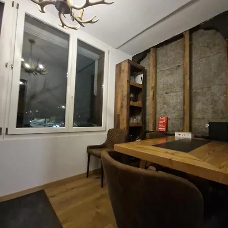 Fewo's Und Apartment's Blaues Haus * Давос